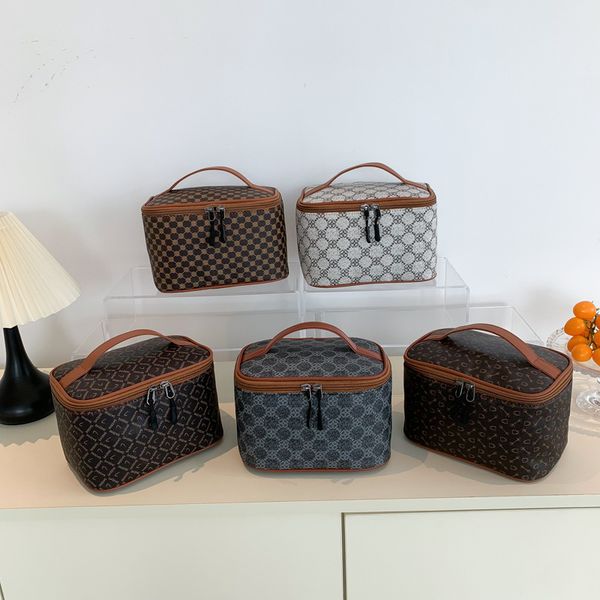 trendy texture cosmetic bag waterproof portable large capacity dry and wet separation cosmetics storage bag wash bag
trendy texture cosmetic bag waterproof portable large capacity dry and wet separation cosmetics storage bag wash bag