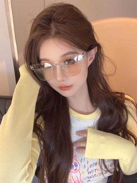 luxury brand sunglasses 2023 new bb women's large frame ultra-light box can, White;black
luxury brand sunglasses 2023 new bb women's large frame ultra-light box can, White;black