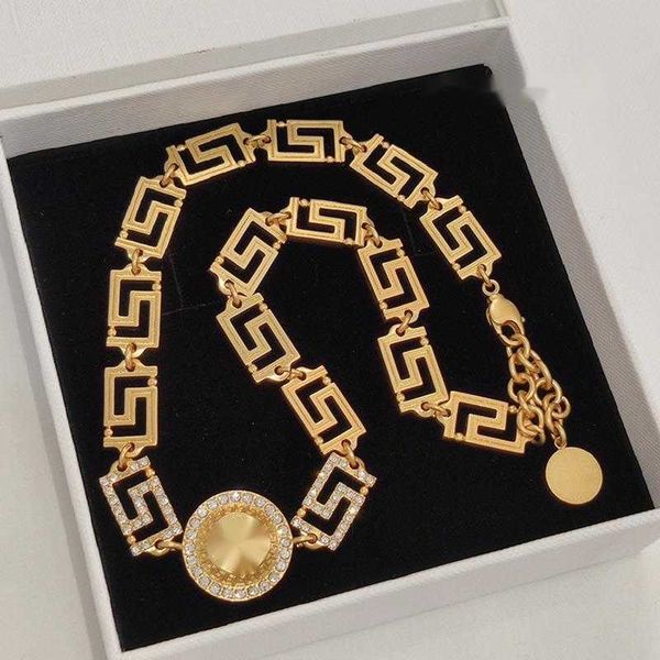 fashion medusa pendant necklaces women luxury designer beads vers gold chain men hip hop necklace diamond clavicle chain, Silver
fashion medusa pendant necklaces women luxury designer beads vers gold chain men hip hop necklace diamond clavicle chain, Silver