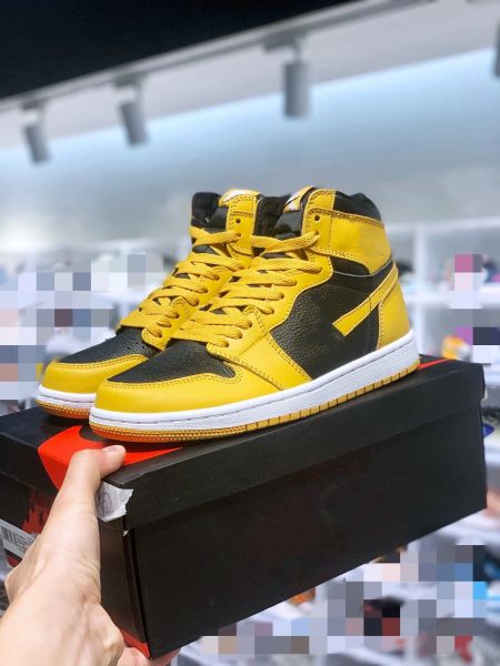2023 basketball shoes essential jumpman 1 pollen lifestyles sportswear 1s high og yellow black white designer sneakers
2023 basketball shoes essential jumpman 1 pollen lifestyles sportswear 1s high og yellow black white designer sneakers