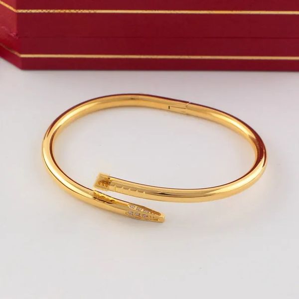Fashion classic nail bracelet designer ladies and men full rhinestone nail bracelet 18k gold plated bracelet couples jewelry gifts without boxes High quality Cz
Fashion classic nail bracelet designer ladies and men full rhinestone nail bracelet 18k gold plated bracelet couples jewelry gifts without boxes High quality Cz