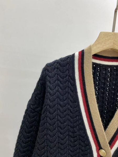 sweaters vrouwen strepen trim knit vest brief borduurwerk losse vhals preppy stijl dames vroege herfst enkele breasted trui, White;black
sweaters vrouwen strepen trim knit vest brief borduurwerk losse vhals preppy stijl dames vroege herfst enkele breasted trui, White;black
