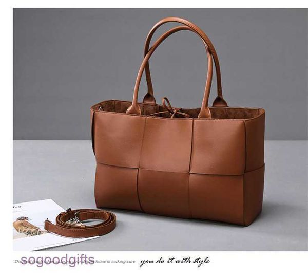 bag mini bottegas jodie venetas high end women's bag s2023 new style vegetable basket hand lady s fashion hand woven with logo k27p
bag mini bottegas jodie venetas high end women's bag s2023 new style vegetable basket hand lady s fashion hand woven with logo k27p