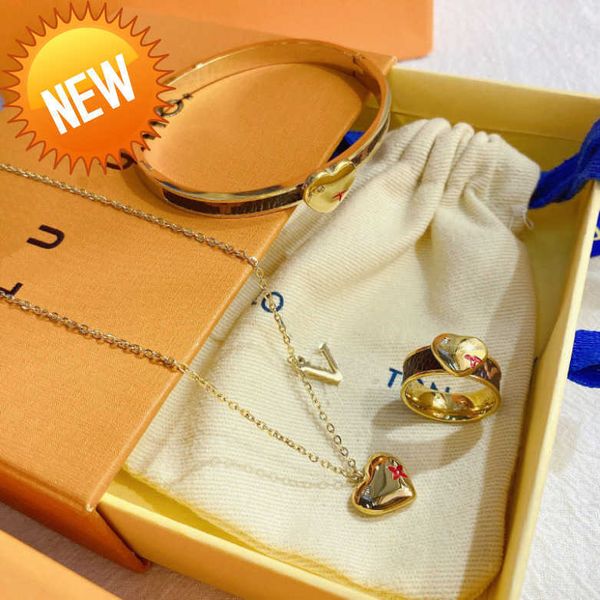 designer necklace bracelets set 18 gold-plated ring romantic monogram leather heart bracelet fashion ring multi-size family couple gift bang, Black
designer necklace bracelets set 18 gold-plated ring romantic monogram leather heart bracelet fashion ring multi-size family couple gift bang, Black