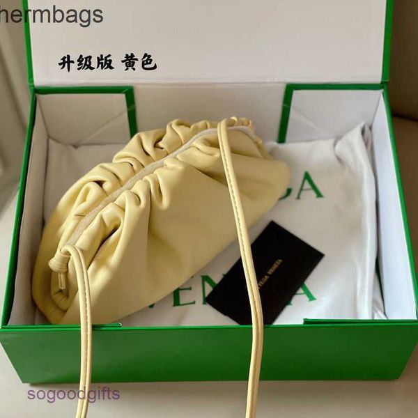 italy bag venetas trend cloud bags messenger bottegas designer foreign one shoulder mcv4 with logo 550o
italy bag venetas trend cloud bags messenger bottegas designer foreign one shoulder mcv4 with logo 550o