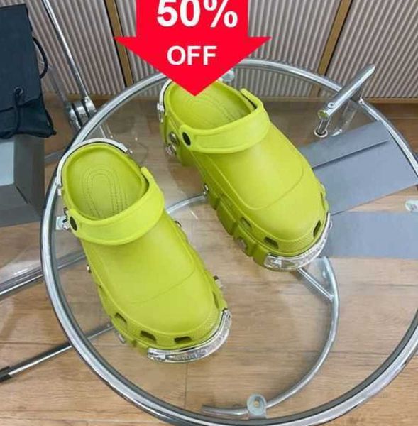 2023 women's men's fashion triple s flip flops hardcroc slippers beach pool slipper sandals sport punk style rubber stud slippers, Black
2023 women's men's fashion triple s flip flops hardcroc slippers beach pool slipper sandals sport punk style rubber stud slippers, Black