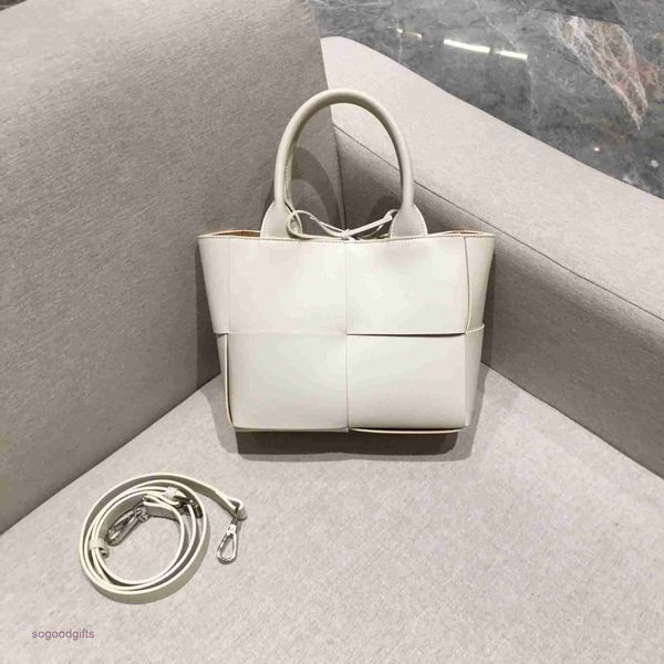 point bottegas bag venetas new fashion woven bag tote women's leather large capacity portable single shoulder messenger with logo xj8j
point bottegas bag venetas new fashion woven bag tote women's leather large capacity portable single shoulder messenger with logo xj8j