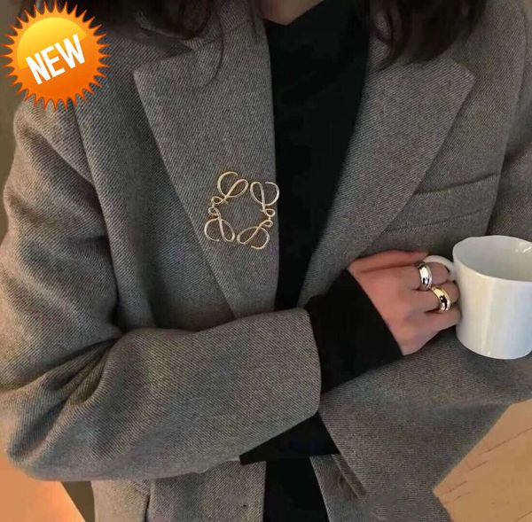 luxury designer men women pins brooches gold silver brooch pin for suit dress pins party nice gift, Gray
luxury designer men women pins brooches gold silver brooch pin for suit dress pins party nice gift, Gray