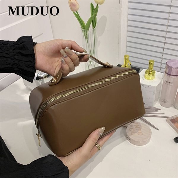 cosmetic bags cases womens crazy horse male toiletry bag leather cosmetic bag vintage wash bag make up bags travel organizer 230427
cosmetic bags cases womens crazy horse male toiletry bag leather cosmetic bag vintage wash bag make up bags travel organizer 230427
