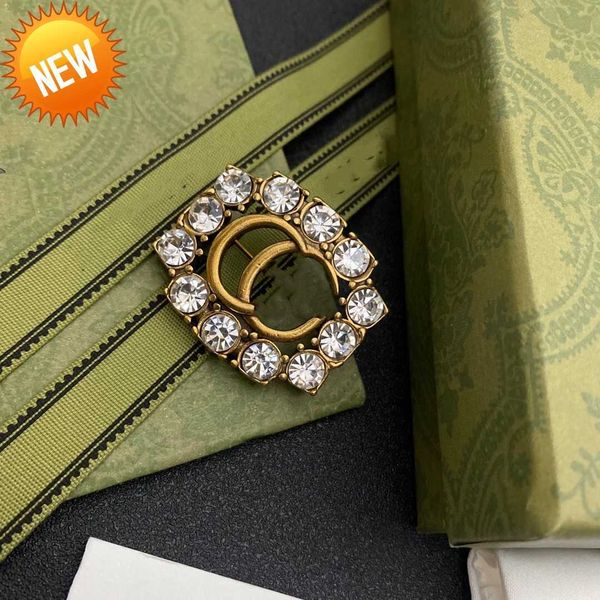 2021 european and american fashion diamond letter brooch temperament trend coat suit accessories female fast delivery, Gray
2021 european and american fashion diamond letter brooch temperament trend coat suit accessories female fast delivery, Gray