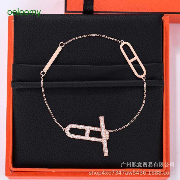 hemrres designer bracelet h-letter hollow pig nose bracelet fashion s925 sterling silver plated 8-line diamond handpiece, Black
hemrres designer bracelet h-letter hollow pig nose bracelet fashion s925 sterling silver plated 8-line diamond handpiece, Black