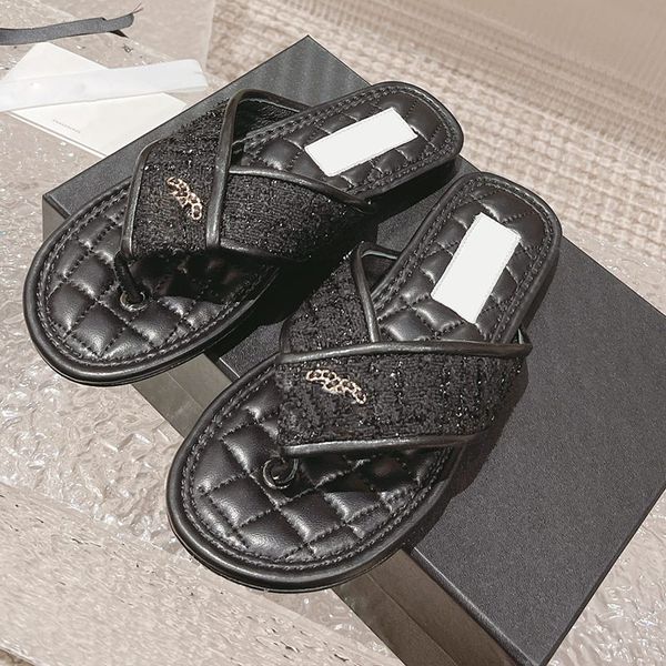 23ss womens thong low heels slippers designer quilted texture sandals slip on ladies round toes flip flops girls with chain slides luxurys m, Black
23ss womens thong low heels slippers designer quilted texture sandals slip on ladies round toes flip flops girls with chain slides luxurys m, Black