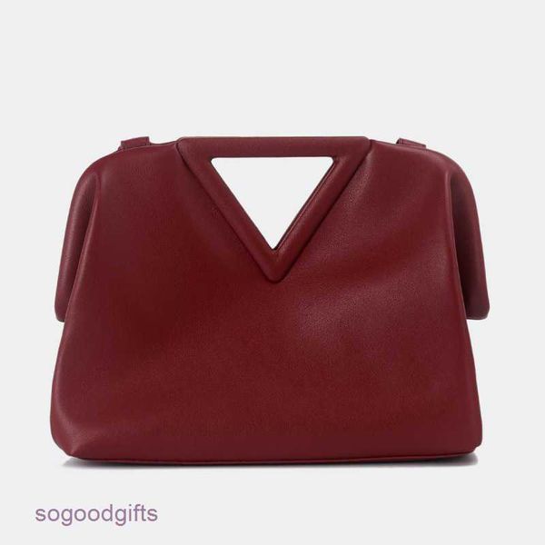 point bottegas bag venetas woman 2023 new inverted triangle portable clip bag candy cloud single shoulder diagonal cross hand obvr 1 with lo
point bottegas bag venetas woman 2023 new inverted triangle portable clip bag candy cloud single shoulder diagonal cross hand obvr 1 with lo