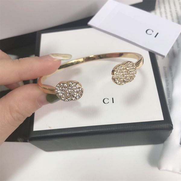 Luxury Designer Womens Bracelet Gold Jewelry Double Letter 2style Bracelets Mens Wrist Chain High Quality Bracelet
Luxury Designer Womens Bracelet Gold Jewelry Double Letter 2style Bracelets Mens Wrist Chain High Quality Bracelet