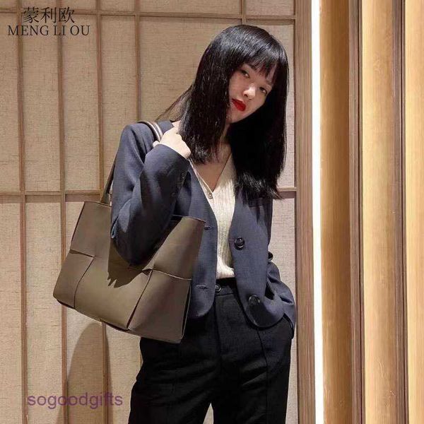 bottegas bag point venetas leather bag new autumn and winter 2023 leather woven japanese korean niche design large simple portable tote with
bottegas bag point venetas leather bag new autumn and winter 2023 leather woven japanese korean niche design large simple portable tote with