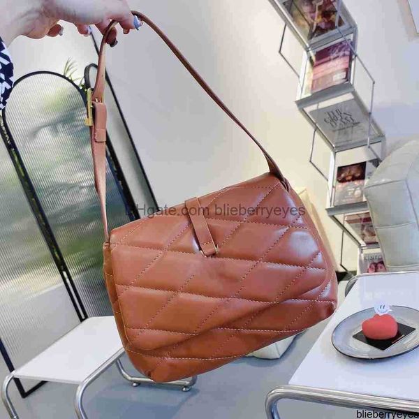 y-shaped luxury fashion handbag shoulder bag brand designer seam leather ladies metal shoulder strap one-shouder black clamshell messenger c
y-shaped luxury fashion handbag shoulder bag brand designer seam leather ladies metal shoulder strap one-shouder black clamshell messenger c