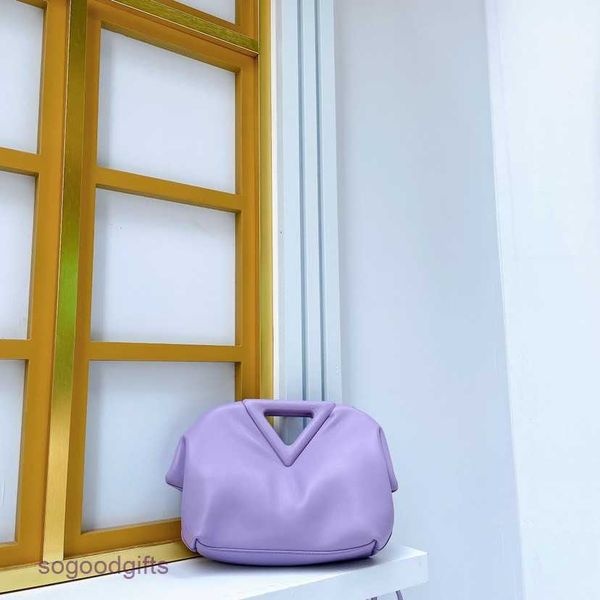 point bottegas bag venetas candy color inverted triangle cloud bag soft leather wrinkled small 2023 new single shoulder messenger portable d
point bottegas bag venetas candy color inverted triangle cloud bag soft leather wrinkled small 2023 new single shoulder messenger portable d