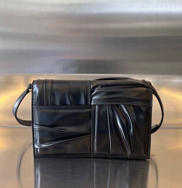 10a bv's candy cassette bags fashion designer waxed cowhide knited woman shoulder bag lady small size 19cm real leather black color han, Black;red
10a bv's candy cassette bags fashion designer waxed cowhide knited woman shoulder bag lady small size 19cm real leather black color han, Black;red