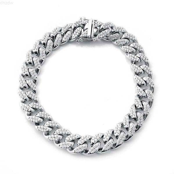 very cool hiphop cuban chain bracelet in 14k white gold with melee moissanite for men, Golden;silver
very cool hiphop cuban chain bracelet in 14k white gold with melee moissanite for men, Golden;silver