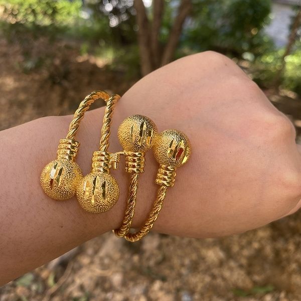 bangle gelang bola berlapis emas 24k untuk wanita manik manik ethiopia dubai arab hadiah aksesori perhiasan afrika baru 230427, Black
bangle gelang bola berlapis emas 24k untuk wanita manik manik ethiopia dubai arab hadiah aksesori perhiasan afrika baru 230427, Black
