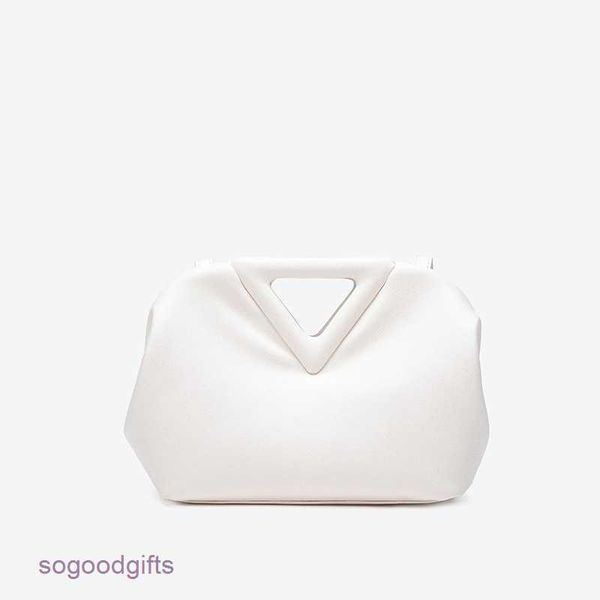 point bottegas bag venetas cloud bag 2023 new leather inverted triangle portable single shoulder oblique span women's clip candy pleate
point bottegas bag venetas cloud bag 2023 new leather inverted triangle portable single shoulder oblique span women's clip candy pleate