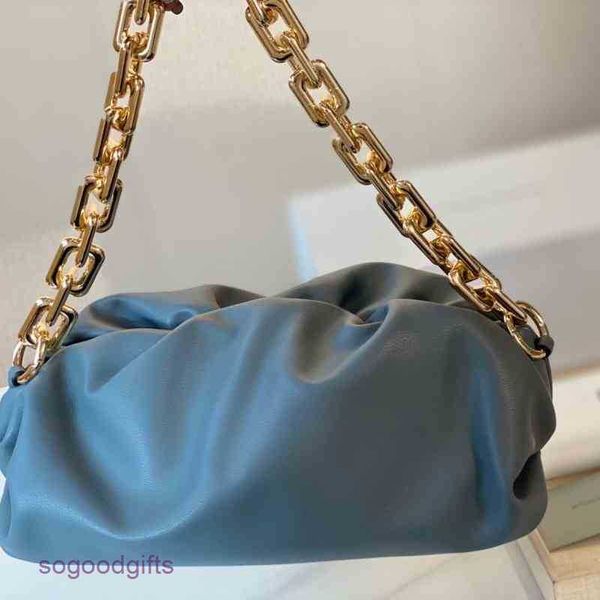 texture italy bag cloud designer high female bags 2023 bottegas single venetas small shoulder fashion summer foreign style chain cross jege
texture italy bag cloud designer high female bags 2023 bottegas single venetas small shoulder fashion summer foreign style chain cross jege