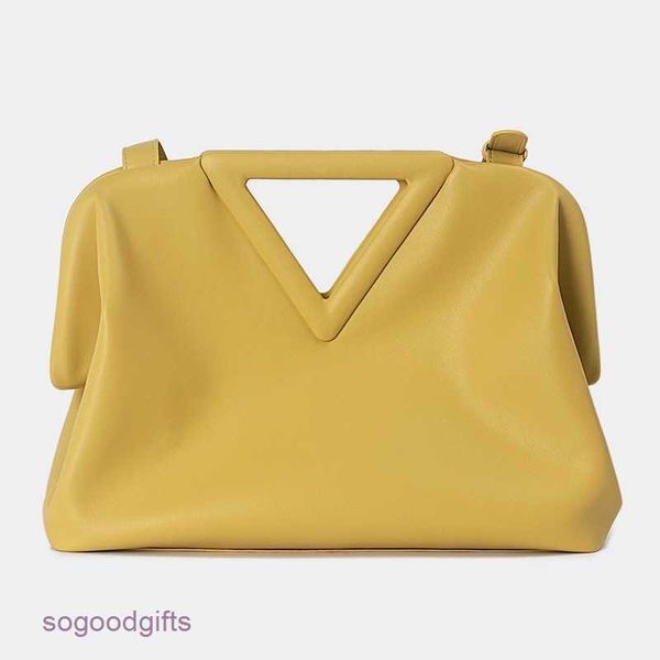 bottegas bag point venetas woman 2023 new inverted triangle portable clip bag candy cloud single shoulder diagonal cross hand obvr with logo
bottegas bag point venetas woman 2023 new inverted triangle portable clip bag candy cloud single shoulder diagonal cross hand obvr with logo