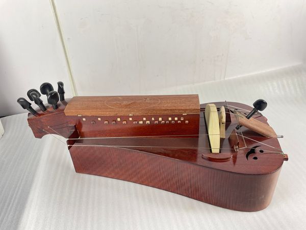 factory production. handmade exquisite handmade accordion with 6 strings and 24 key handmade maple parts
factory production. handmade exquisite handmade accordion with 6 strings and 24 key handmade maple parts