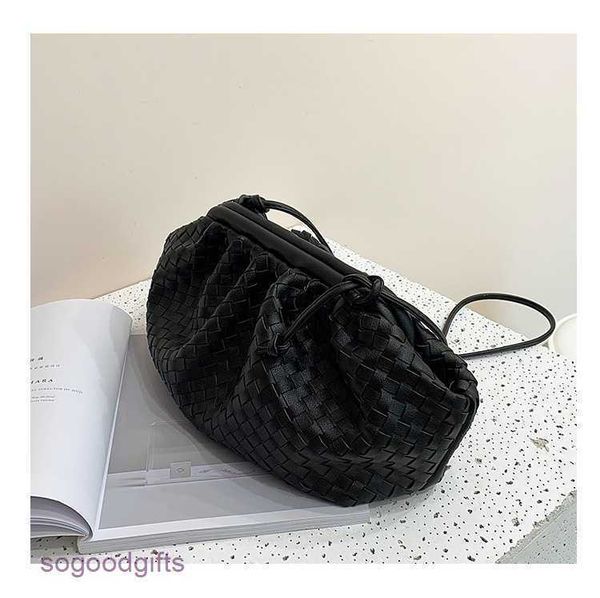 mini bottegas bag jodie venetas soft leather woven net red cloud bag fan yangqi women's 2023 new tide dumpling one shoulder messenger g
mini bottegas bag jodie venetas soft leather woven net red cloud bag fan yangqi women's 2023 new tide dumpling one shoulder messenger g