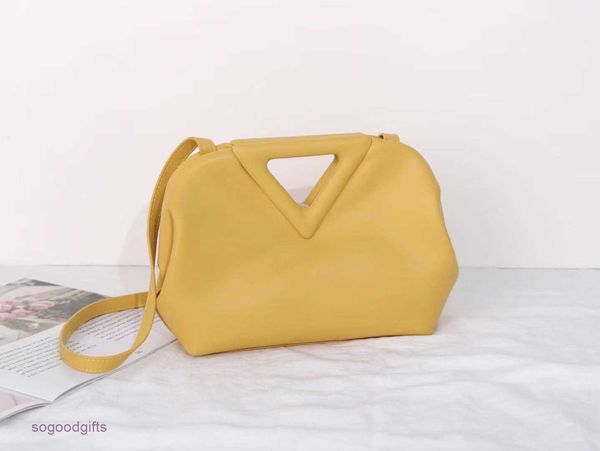 point bottegas bag venetas candy color inverted triangle cloud bag soft skin fold small 2023 new one shoulder cross carry dumpling girl with
point bottegas bag venetas candy color inverted triangle cloud bag soft skin fold small 2023 new one shoulder cross carry dumpling girl with
