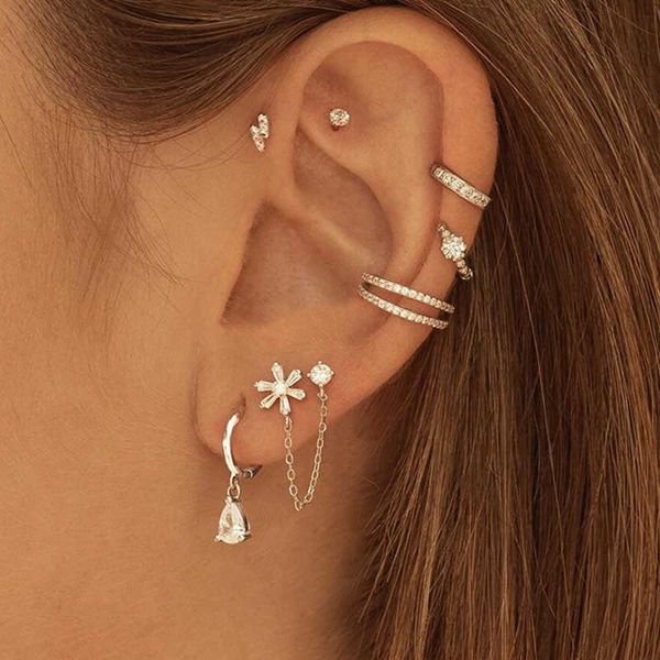 charm mode stainless steel kristal zirconia rantai kecil anting hoop bunga liontin tetesan air tulang rawan anting perhiasan tindik aa230427, Golden
charm mode stainless steel kristal zirconia rantai kecil anting hoop bunga liontin tetesan air tulang rawan anting perhiasan tindik aa230427, Golden