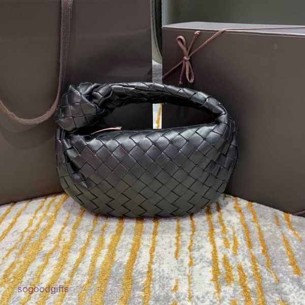 mini bottegas bag jodie venetas 2023 new original leather woven jodie cloud bag lambskin portable women's pleated dumpling with logo 0u
mini bottegas bag jodie venetas 2023 new original leather woven jodie cloud bag lambskin portable women's pleated dumpling with logo 0u