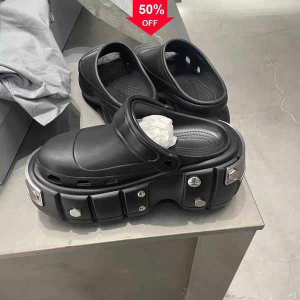 2023 women men slippers fashion triple s flip flops hardcroc beach pool slides sandals sports punk style rubber rivet slide casual foam shoe, Black
2023 women men slippers fashion triple s flip flops hardcroc beach pool slides sandals sports punk style rubber rivet slide casual foam shoe, Black