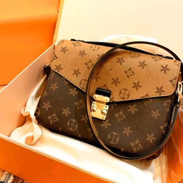 luxurys designer women shoulder bag classic black embossing handbag leather chain shopping messenger bags louiseitys 1 viutonitys crossbody
luxurys designer women shoulder bag classic black embossing handbag leather chain shopping messenger bags louiseitys 1 viutonitys crossbody