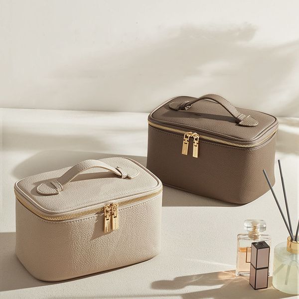 organizer bag, hand-to-hand, square, portable cosmetic bag, travel storage, large carrying handle, compartment, make-up bag
organizer bag, hand-to-hand, square, portable cosmetic bag, travel storage, large carrying handle, compartment, make-up bag