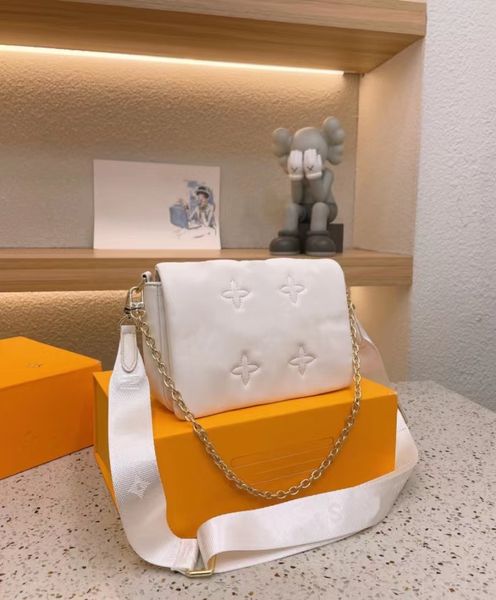 fashion designer bag l genuine leather covered bag v high-quality commuter personality dinner bag single shoulder bag
fashion designer bag l genuine leather covered bag v high-quality commuter personality dinner bag single shoulder bag