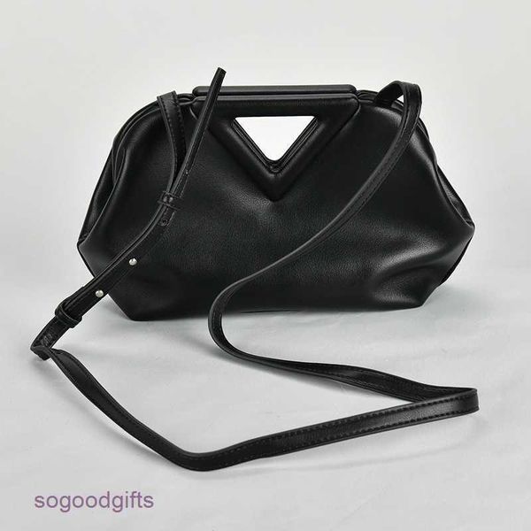 bottegas bag point venetas 2023 new inverted triangle handbag leather dumpling bag minority cloud clip soft leather messenger with logo kqvz
bottegas bag point venetas 2023 new inverted triangle handbag leather dumpling bag minority cloud clip soft leather messenger with logo kqvz
