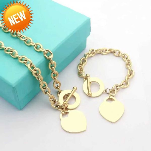 2023 fashion designer women necklace bracelet icebox jewelry classic heart set 18k gold girl valentines day love gift 316l stainless steel j, Silver
2023 fashion designer women necklace bracelet icebox jewelry classic heart set 18k gold girl valentines day love gift 316l stainless steel j, Silver