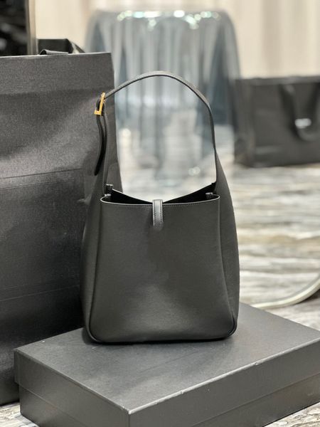 designer bag middle axillary bag of poplar leather tote bags fashion leather handbag
designer bag middle axillary bag of poplar leather tote bags fashion leather handbag