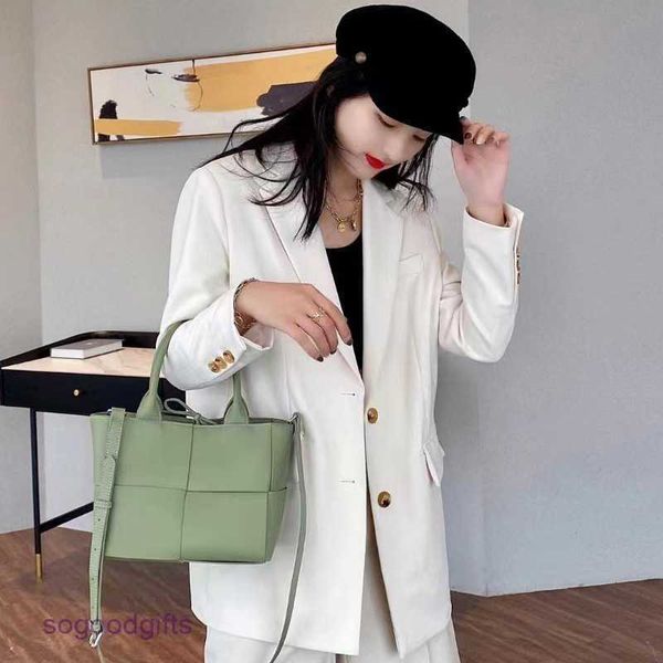bottegas bag point venetas cowhide woven women's classic shopping large capacity special with logo vmaa
bottegas bag point venetas cowhide woven women's classic shopping large capacity special with logo vmaa