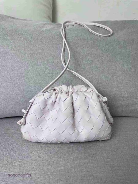 mini bottegas bag jodie venetas 2023 new style thick lattice woven cloud bag soft leather dumpling single shoulder messenger holding small f
mini bottegas bag jodie venetas 2023 new style thick lattice woven cloud bag soft leather dumpling single shoulder messenger holding small f