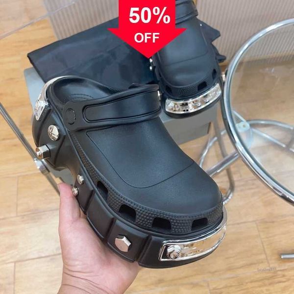2023 women's men's fashion triple s flip flops hardcroc slippers beach pool slipper sandals sport punk style rubber stud slippers, Black
2023 women's men's fashion triple s flip flops hardcroc slippers beach pool slipper sandals sport punk style rubber stud slippers, Black