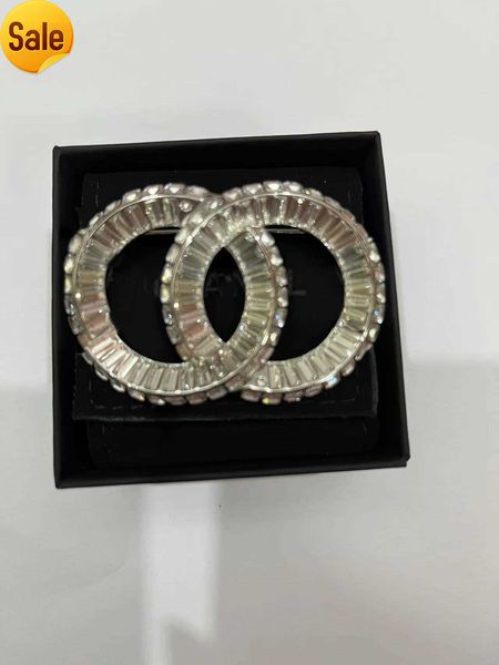 classic pin crystal brooches for men and women brooch designer wedding lovers gift jewelry as a gift with flannel bag, Gray
classic pin crystal brooches for men and women brooch designer wedding lovers gift jewelry as a gift with flannel bag, Gray
