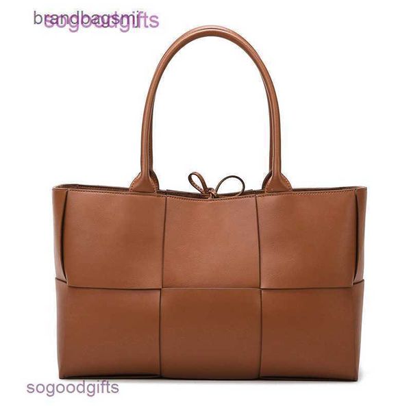 bottegas bag mini jodie venetas high end women's bag s2023 new style vegetable basket hand lady s fashion hand woven with logo uhpd
bottegas bag mini jodie venetas high end women's bag s2023 new style vegetable basket hand lady s fashion hand woven with logo uhpd