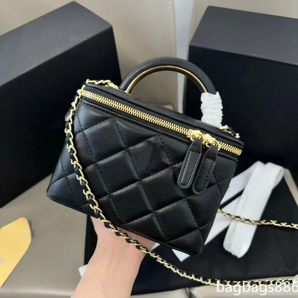 female designer cosmetic case compact bag at the of the hollow out and crushing bead crossbody bag gold metal belt hand shoulder handags
female designer cosmetic case compact bag at the of the hollow out and crushing bead crossbody bag gold metal belt hand shoulder handags