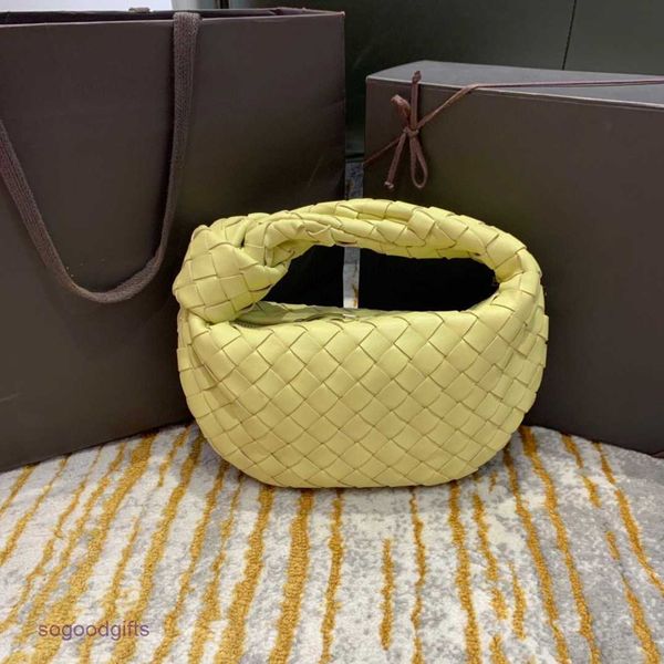 mini bottegas bag jodie venetas 2023 new original leather woven jodie cloud bag lambskin portable women's pleated dumpling 1 with logo
mini bottegas bag jodie venetas 2023 new original leather woven jodie cloud bag lambskin portable women's pleated dumpling 1 with logo