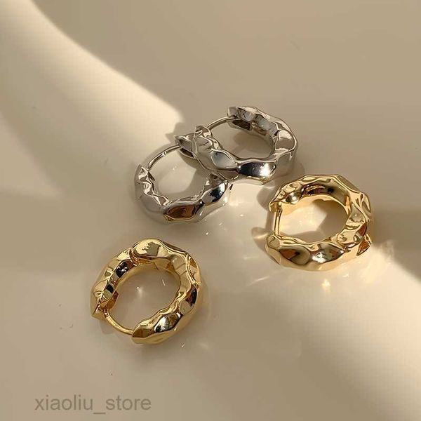 charm minimalist design with metal texture and small earrings simple and fashionable versatile cold and high-end earrings, Golden
charm minimalist design with metal texture and small earrings simple and fashionable versatile cold and high-end earrings, Golden
