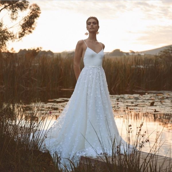party dresses 2023 simple appliques aline sleeveless vneck tulle bridal gown backless elegant wedding dress for momen 230427, White;black
party dresses 2023 simple appliques aline sleeveless vneck tulle bridal gown backless elegant wedding dress for momen 230427, White;black