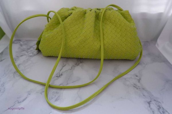 bag mini bottegas jodie venetas 2023 new woven cloud bag single shoulder diagonal leather women's with logo rkoo
bag mini bottegas jodie venetas 2023 new woven cloud bag single shoulder diagonal leather women's with logo rkoo
