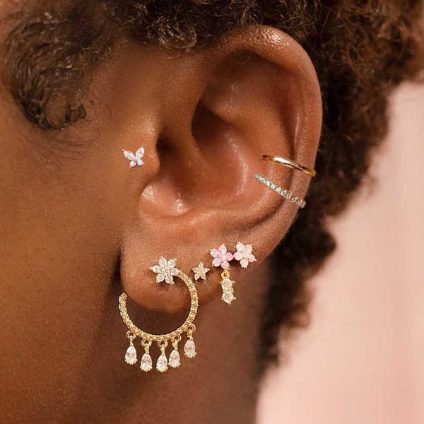 charm 1 buah anting-anting juntai bunga baja tahan karat untuk wanita anting-anting kancing telinga tulang rawan zirkonia kubik perhiasan ti, Golden
charm 1 buah anting-anting juntai bunga baja tahan karat untuk wanita anting-anting kancing telinga tulang rawan zirkonia kubik perhiasan ti, Golden